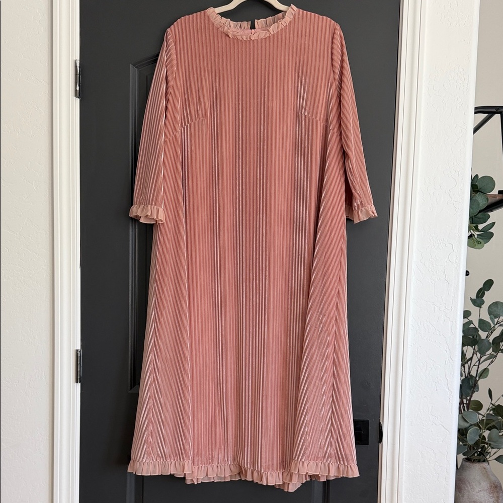 Dainty Jewells Dusty Rose Pleated Velvet Midi Dress